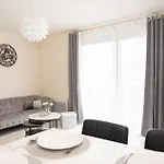 L'elegant - T2 - 10 Min Aeroport - Parking Prive *