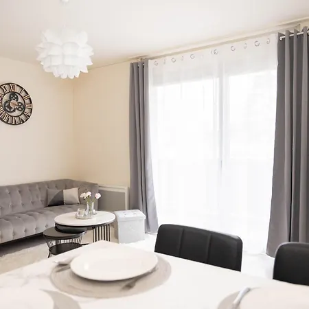 L'elegant - T2 - 10 Min Aeroport - Parking Prive *