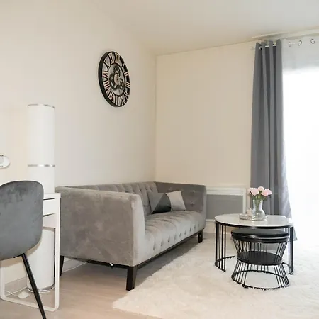 L'elegant - T2 - 10 Min Aeroport - Parking Prive Daire