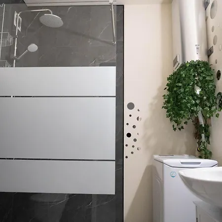 L'elegant - T2 - 10 Min Aeroport - Parking Prive Apartament